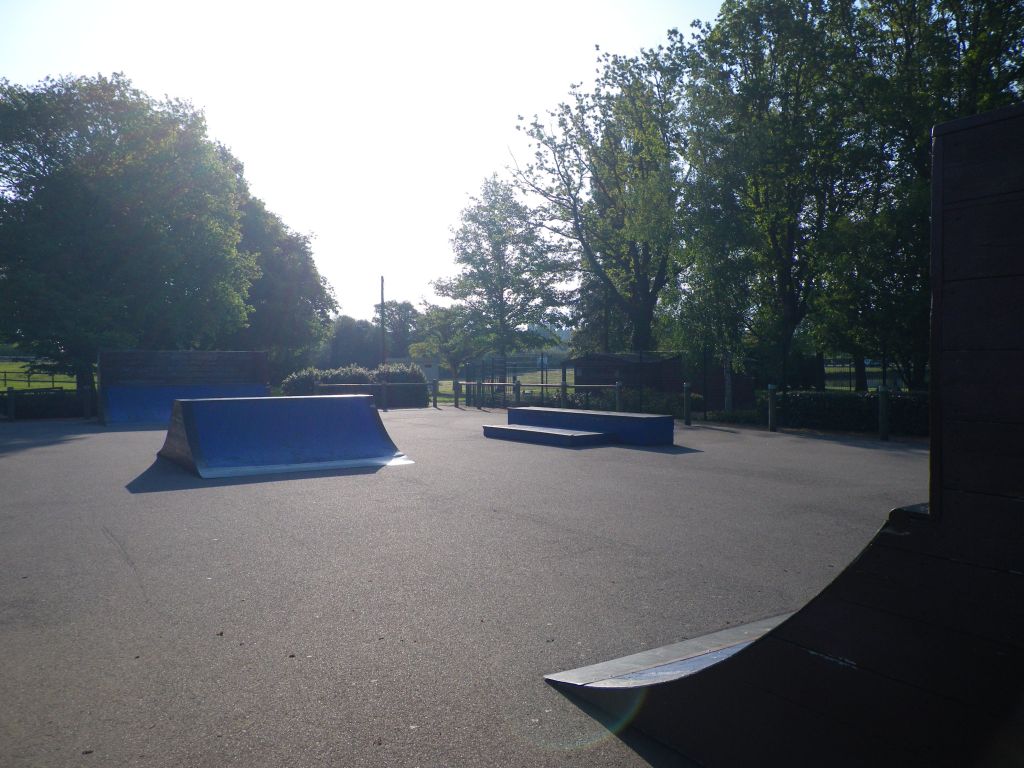 http://trotirider.com/forum/userimages/3/Skate-Park-Chateaubriant-1-.JPG