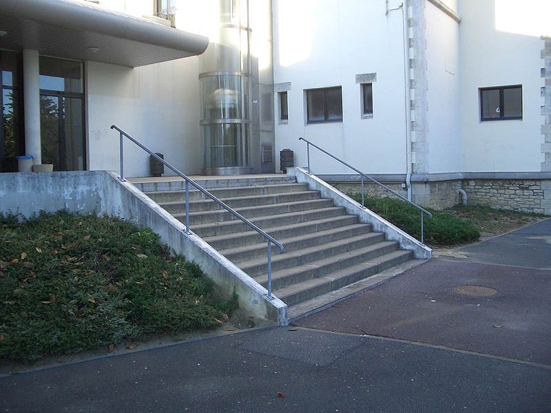 http://trotirider.com/forum/userimages/4/bayonne-iut-skatepark-skate-bmx-roller-spot-guide-6.jpg