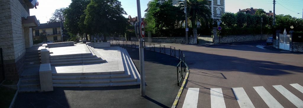 http://trotirider.com/forum/userimages/4/bayonne-palais-de-justice-skatepark-skate-bmx-roller-spot-guide-12.jpg