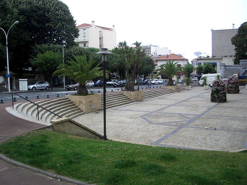 http://trotirider.com/forum/userimages/4/biarritz-gare-du-midi-skatepark-skate-bmx-roller-spot-guide-12.jpg