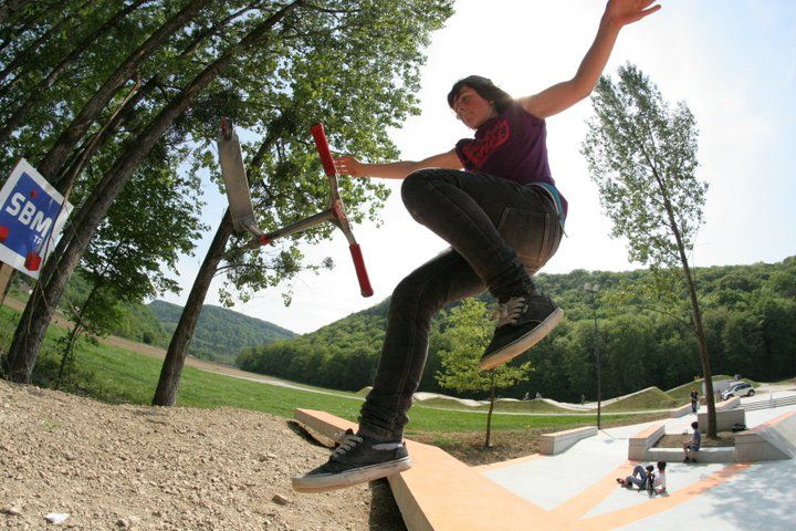 http://trotirider.com/forum/userimages/5/270166-2071060749521-1634947249-2015926-7873092-n.jpg