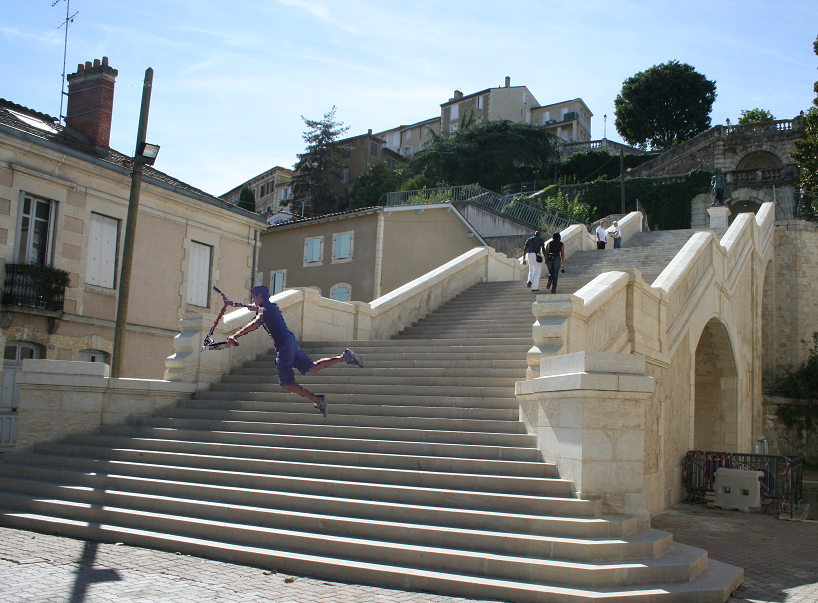 http://trotirider.com/forum/userimages/5/Escalier-monumental-en-partie-renove.jpg