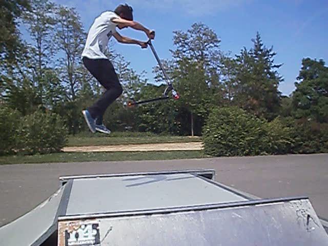 http://trotirider.com/forum/userimages/5/trotisuperman2011-04-21-20h42m18s102.jpg