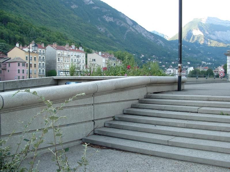 http://trotirider.com/forum/userimages/6/04-07-05-mus-e-curb-rond-hauteur-1.JPG