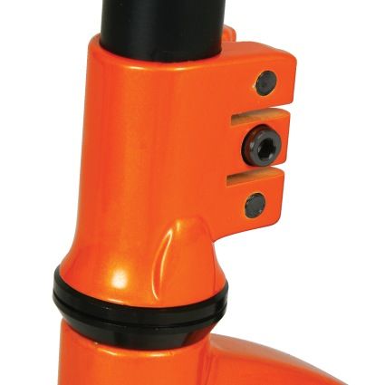 http://trotirider.com/forum/userimages/6/MADD-NITRO-Orange-collier-.jpg