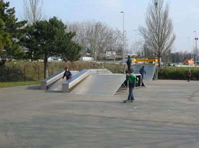 http://trotirider.com/forum/userimages/6/skatepark-rungis-funramp-02-1.jpg