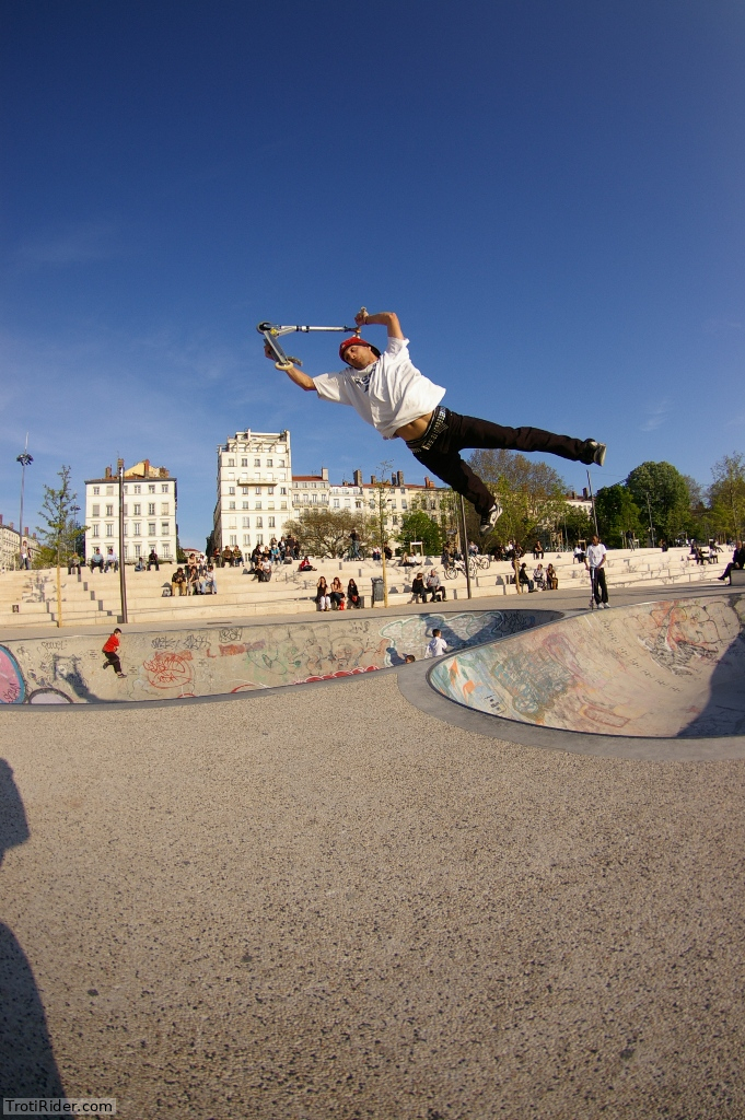 http://trotirider.com/trotipix/getitext.php?i=Autres_Albums/Trip_In_Lyon__Tepi_/IMGP5287.JPG