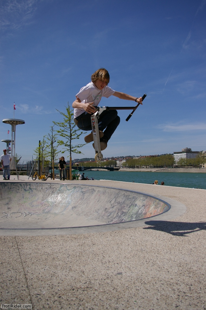 http://trotirider.com/trotipix/getitext.php?i=Autres_Albums/Trip_In_Lyon__Tepi_/IMGP5515.JPG