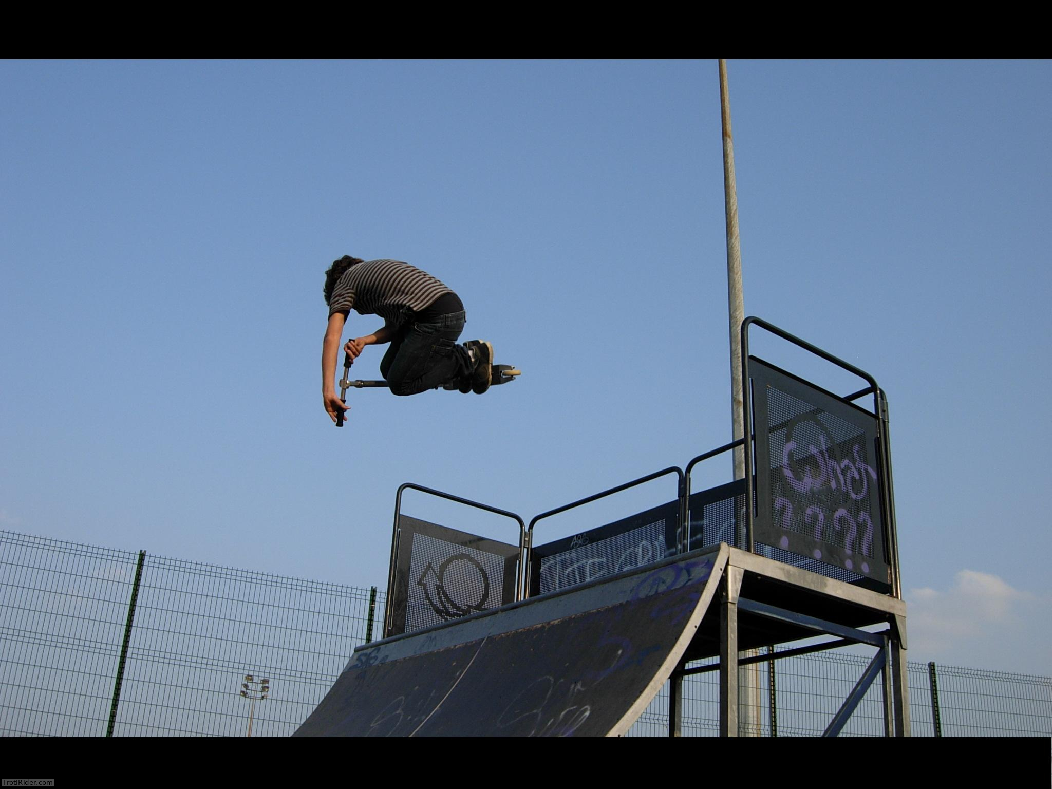 http://trotirider.com/trotipix/getitext.php?i=SkatePark_plus_de_16/Air_table.JPG