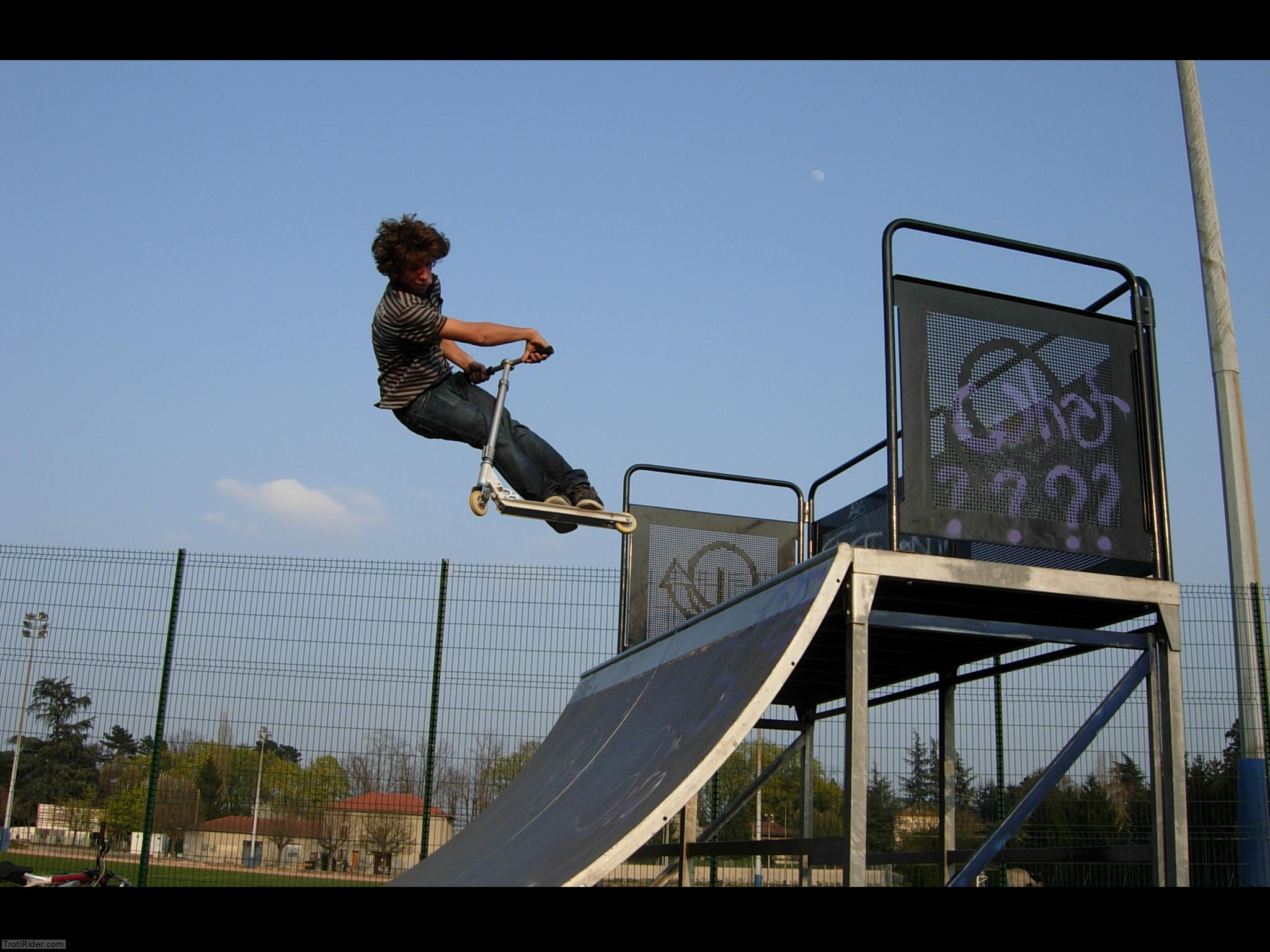 http://trotirider.com/trotipix/getitext.php?i=SkatePark_plus_de_16/Air_turn.JPG