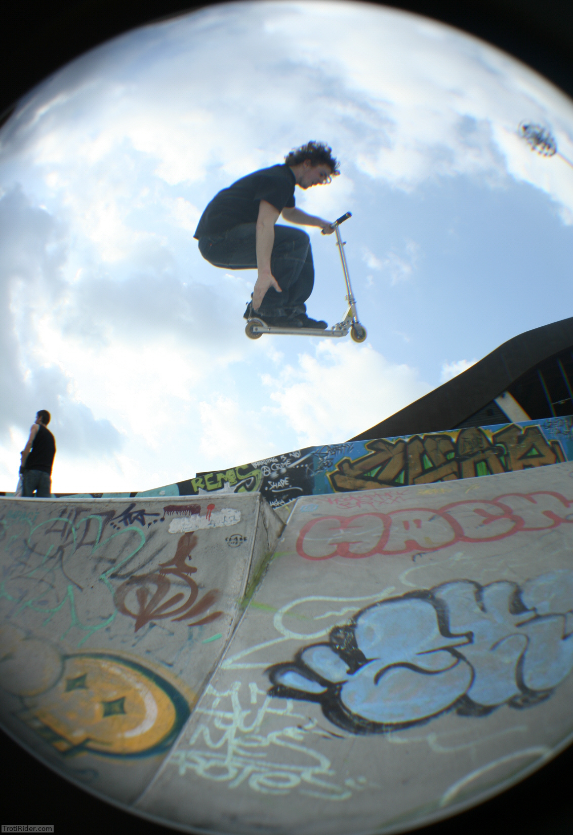 http://trotirider.com/trotipix/getitext.php?i=SkatePark_plus_de_16/IMG_0033.jpg