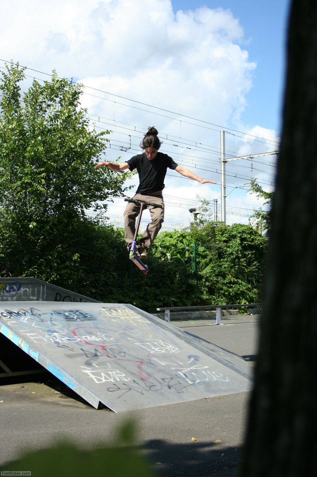 http://trotirider.com/trotipix/getitext.php?i=SkatePark_plus_de_16/shinhip.jpeg